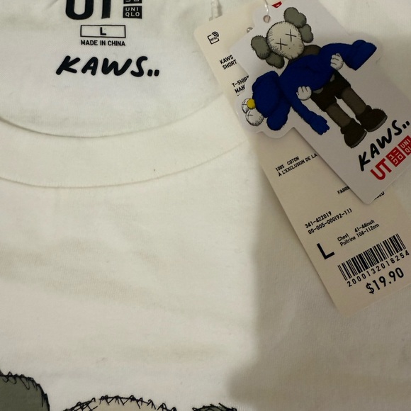 Kaws X Uniqlo - Picture 2 of 2